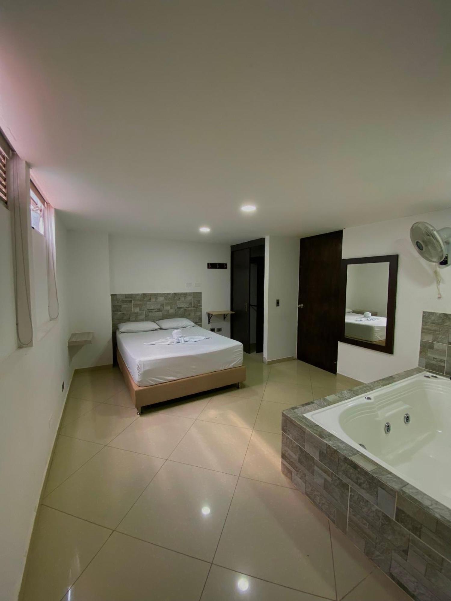 Hotel Buenos Aires Central Medellín Dış mekan fotoğraf